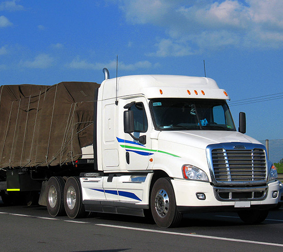 Tractocamion con Plataforma de 40′, 48′ y 53′ Pies Tractocamion con Plataforma de 40′, 48′ y 53′ Pies